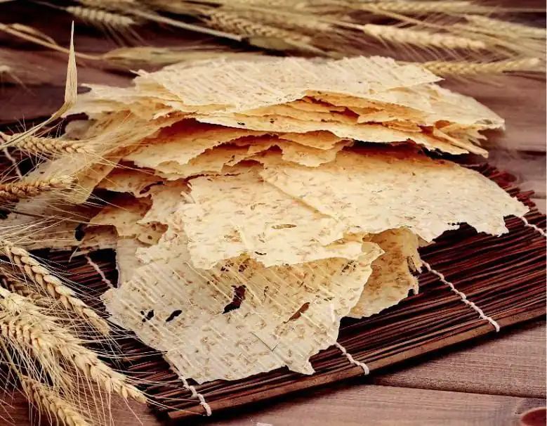 Kurutulmuş Maraş tarhanası ve buğday başakları